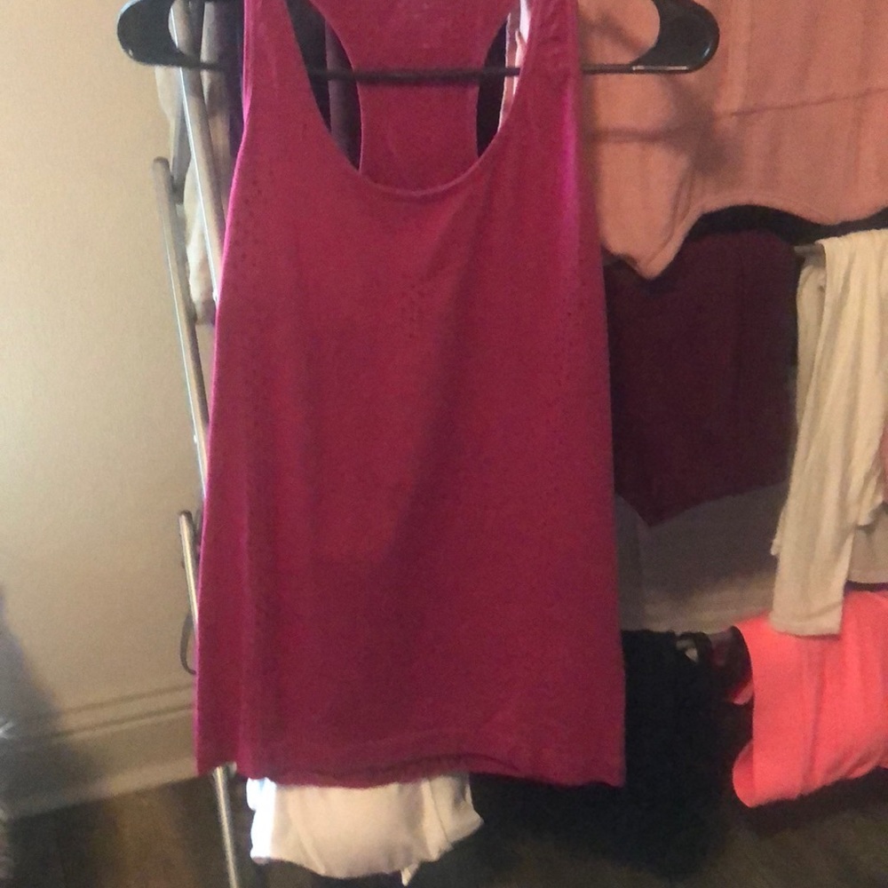 Zyia Fuchsia Seamless Tank gently worn
